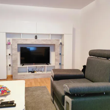 Stan Na Dan Nika Apartamento Lukavica